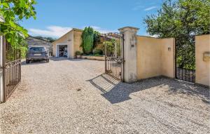 Maisons de vacances Gorgeous Home In Rochefort-Du-Gard : photos des chambres