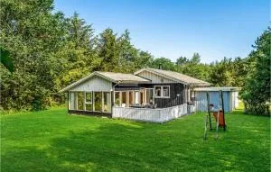 Three-Bedroom Holiday Home In Thyholm - Agger