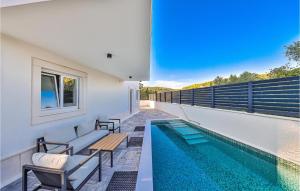 Amazing Apartment In Okrug Gornji