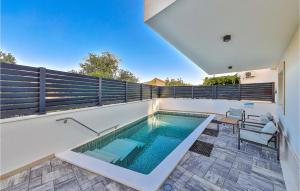 Amazing Apartment In Okrug Gornji