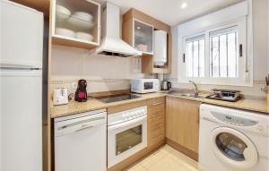 Gorgeous Apartment In Oropesa Del Mar