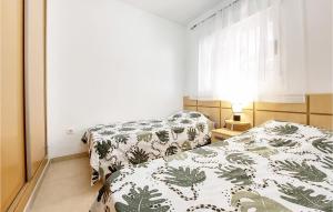Gorgeous Apartment In Oropesa Del Mar