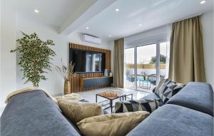 Nice Home In Bibinje With Swimming Pool 
