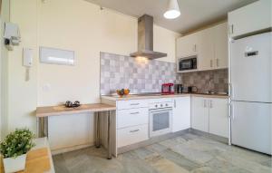 Stunning Apartment In Benalmádena