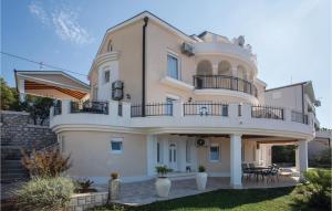 Two-Bedroom Apartment In Komarna