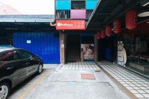 RedDoorz near Fishermall Quezon City