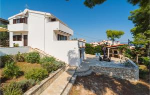 2 Bedroom Awesome Home In Stomorska