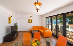 2 Bedroom Awesome Home In Stomorska