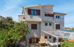 Lovely Apartment In Sevid With Wifi