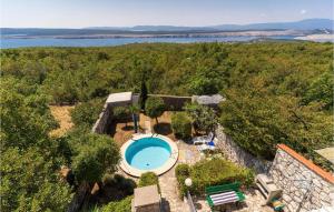 2 Bedroom Cozy Apartment In Jadranovo