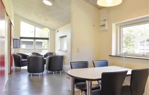 Holiday Home Halvejen Hytte Spjald