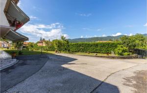 2 Bedroom Beautiful Apartment In Mucici