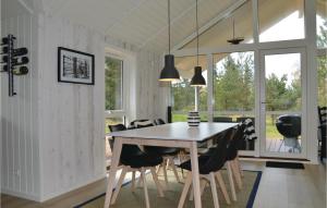 Three-Bedroom Holiday Home In Hojby