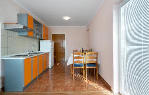 2 Bedroom Amazing Apartment In Murter 
