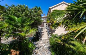 2 Bedroom Amazing Apartment In Gabonjin