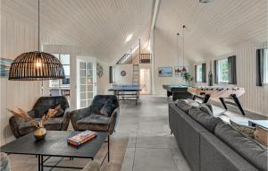 12 Bedroom Beautiful Home In Blåvand