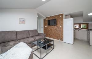 2 Bedroom Cozy Apartment In Medulin