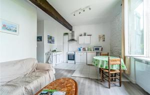 Maisons de vacances 1 Bedroom Stunning Home In Chalabre : photos des chambres
