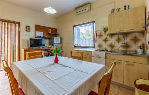 Stunning Home In Banjole With Kitchen