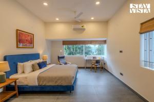 StayVista at The Lakeshore with Lake View, WiFi, Garden