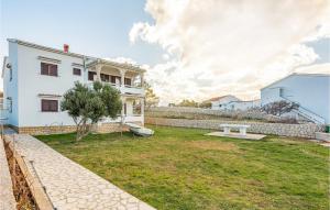 Gorgeous Apartment In Kustici With Wifi 