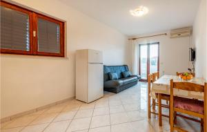 Gorgeous Apartment In Kustici With Wifi 
