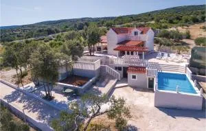 Three-Bedroom Holiday Home With Sea View In Praznica - Pražnice