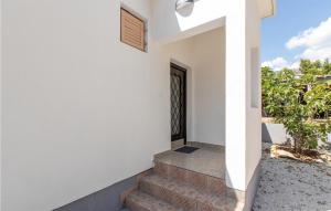 2 Bedroom Awesome Home In Seline