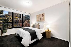 Melbourne Luxury - Pool, Gym, Views & Free Parking