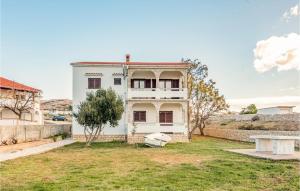 Cozy Apartment In Kustici With Wifi
