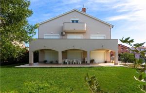 Stunning Apartment In Mladenici