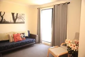 Cheerful huge home in Truganina - Laverton