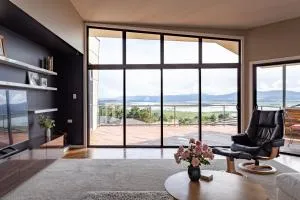 River Haven serene spacious with river views - Alanvale