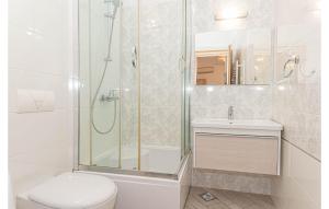 Gorgeous Apartment In Brodarica