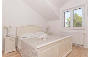 Gorgeous Apartment In Brodarica