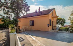 Beautiful Apartment In Novi Vinodolski