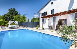 Three-Bedroom Apartment In Svetvincenat