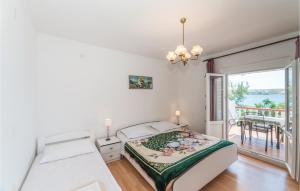 Lovely Apartment In Kustici With Wifi 