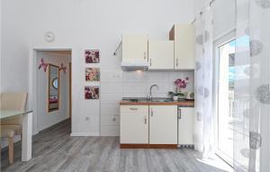 Amazing Apartment In Okrug Gornji 