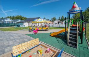 2 Bedroom Nice Home In Bobolin