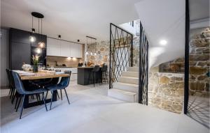 4 Bedroom Beautiful Home In Mundanije 