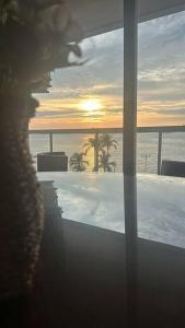 Depa a orilla de playa y vista al mar