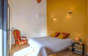 Maisons de vacances Gorgeous Home In Labeaume With Kitchen : photos des chambres