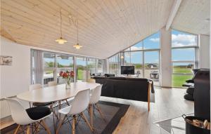 Three-Bedroom Holiday Home In Vinderup