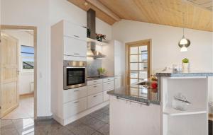 Three-Bedroom Holiday Home In Vinderup