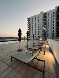 Canal & Marina View 1BR High Floor Pool & Gym