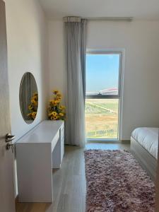 Canal & Marina View 1BR High Floor Pool & Gym