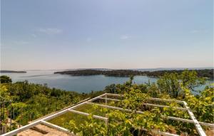 Cozy Home In Palit With Kitchen