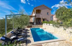 Stunning Home In Pinezici With Kitchen - 皮内兹齐