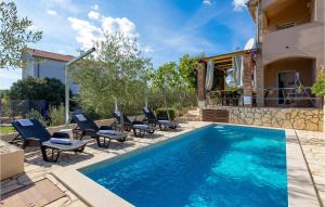 Stunning Home In Pinezici With Kitchen